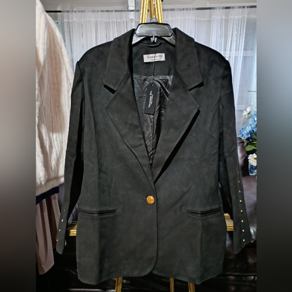 Elegant Vinnie Hu Black Blazer with Gold Button